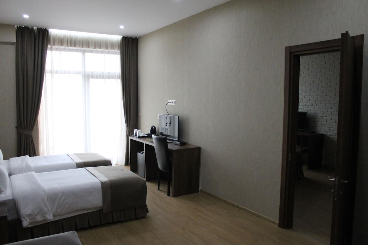 Family Room, Connecting Rooms | Minibar, in-room safe, desk, soundproofing