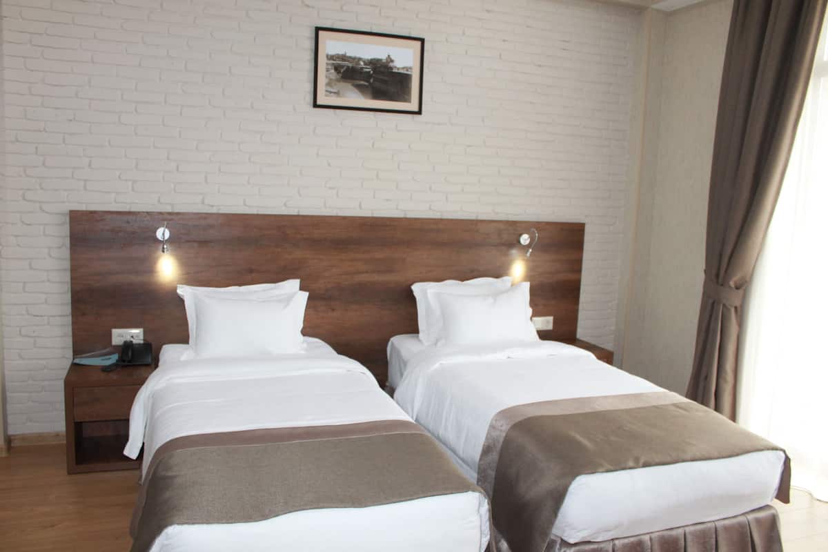 Standard Twin Room | Minibar, in-room safe, desk, iron/ironing board