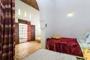 Junior Suite, 2 Bedrooms | In-room safe, desk, free WiFi, bed sheets