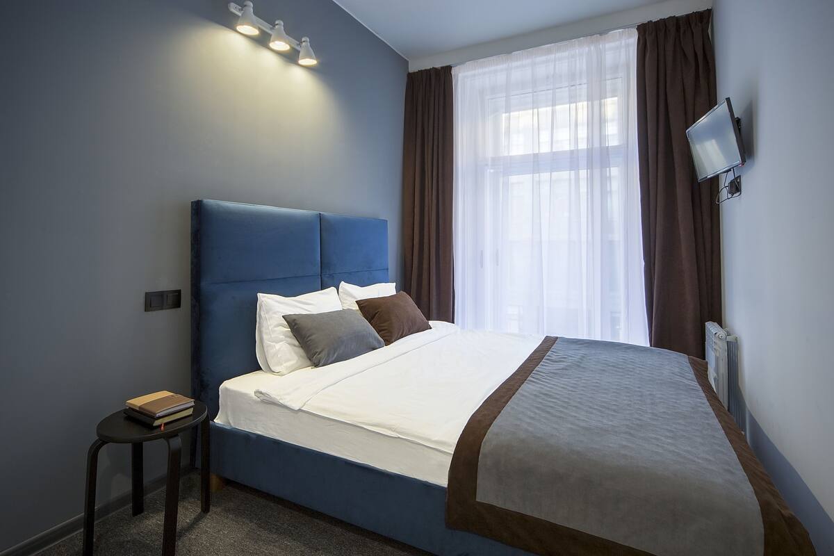 Standard Double Room | In-room safe, iron/ironing board, free WiFi, bed sheets