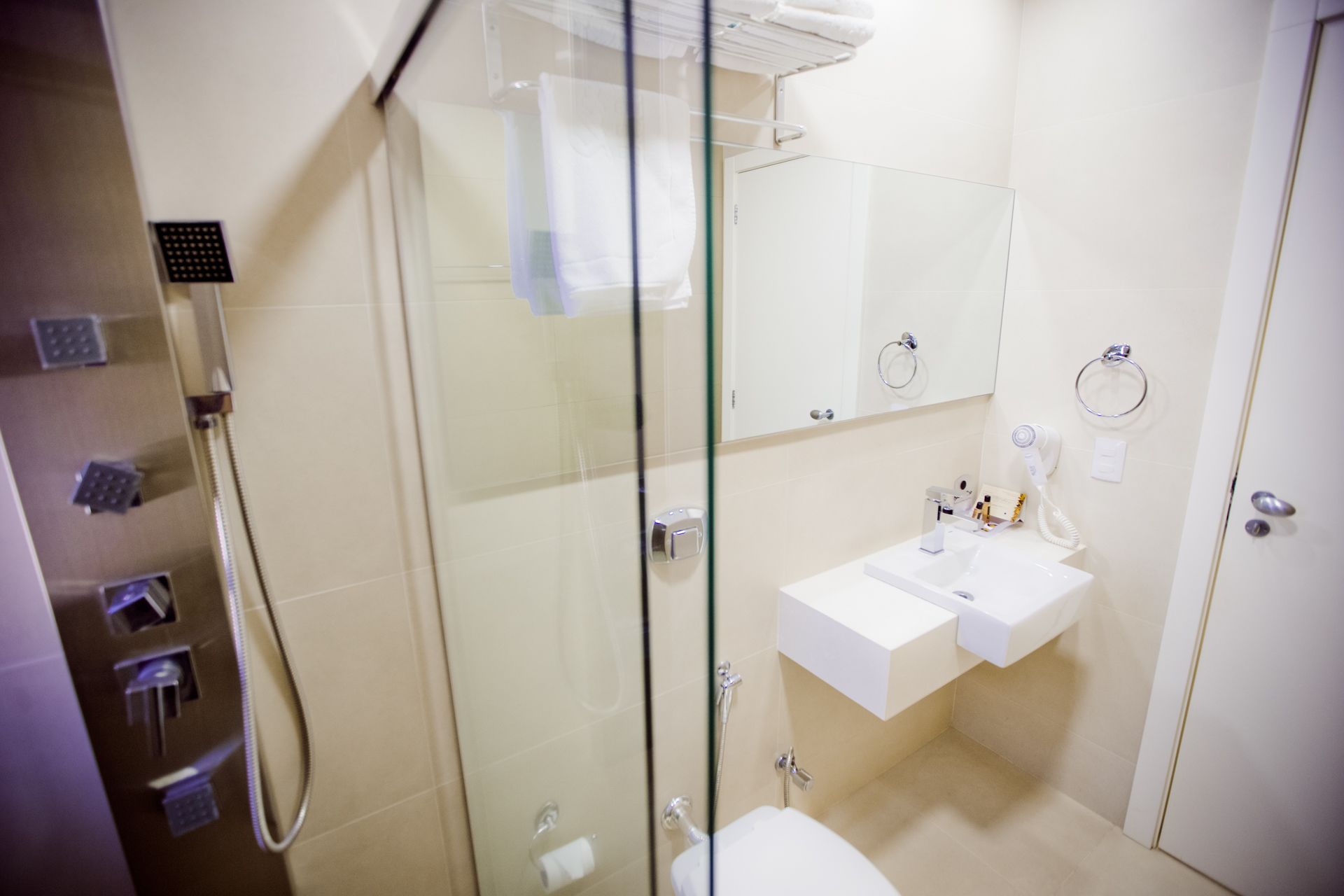 deluxe room, 1 bedroom | bathroom | shower, free toiletries, hair dryer, towels