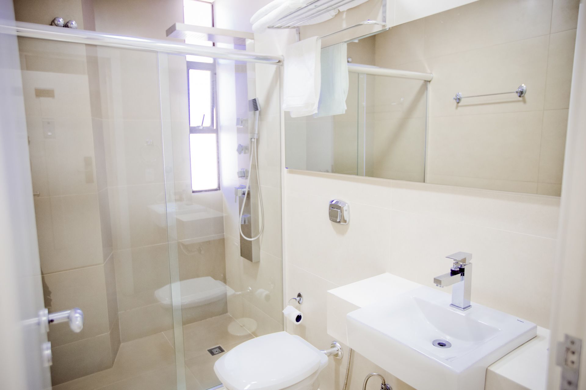 deluxe room, 1 bedroom | bathroom | shower, free toiletries, hair dryer, towels