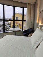 Habitación doble superior, 1 cama de matrimonio | Ropa de cama de alta calidad, minibar, caja fuerte y cortinas opacas
