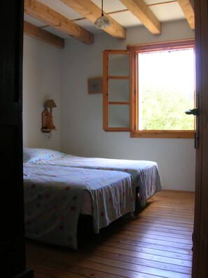3 bedrooms, desk, iron/ironing board, travel cot