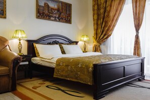 Appartement, terras | Luxe beddengoed, een kluis op de kamer, een strijkplank/strijkijzer