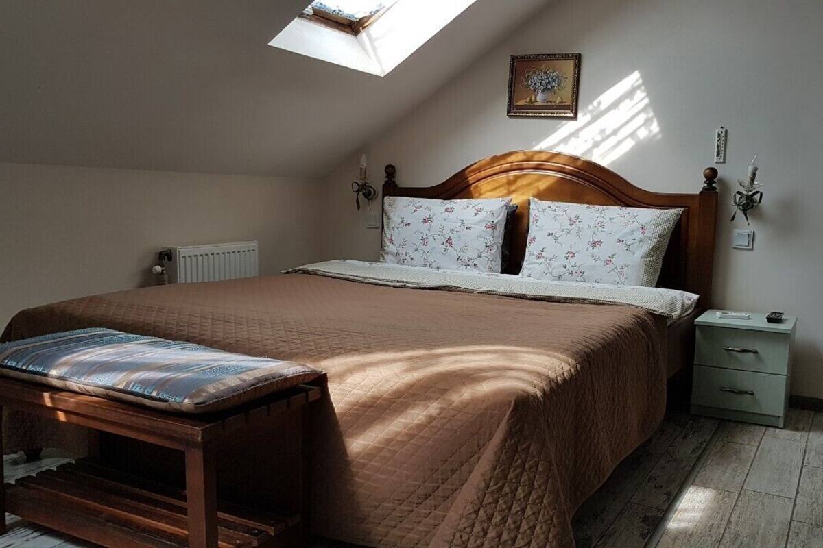 Superior Studio | Premium bedding, in-room safe, iron/ironing board, free WiFi