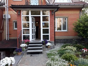 Property entrance - Mini-Hotel Glove House (Kremenchuk)