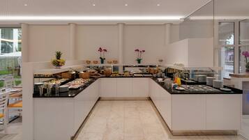 Free daily buffet breakfast