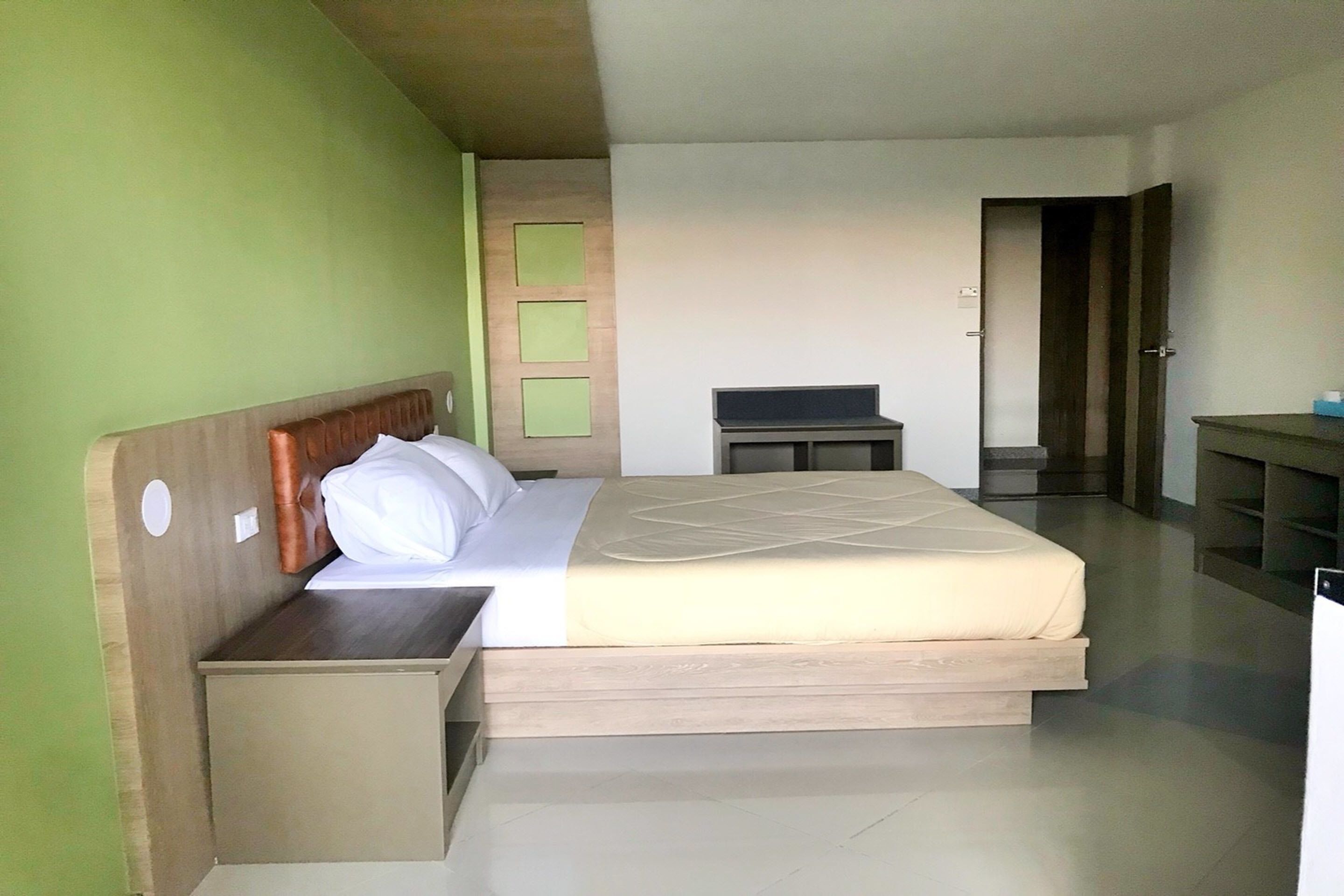 ห้องบิสซิเนส | พื้นที่ทำงานแบบใช้แล็ปท็อป, ผ้าม่านกันแสง, Wi-Fi ฟรี, ผ้าปูที่นอน