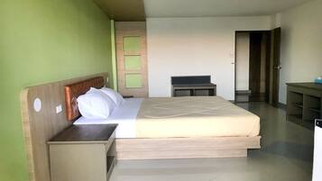 Espacio para trabajar con laptop, cortinas blackout y wifi gratis
