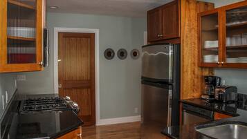 City Condo, 2 Bedrooms, Fireplace | Private kitchen | Fridge, microwave, coffee/tea maker