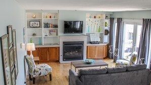 Unclassified image, 5 of 10, button - Harborview Condo (Saugatuck)