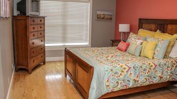 City Condo, 2 Bedrooms, Fireplace | 1 bedroom, free WiFi