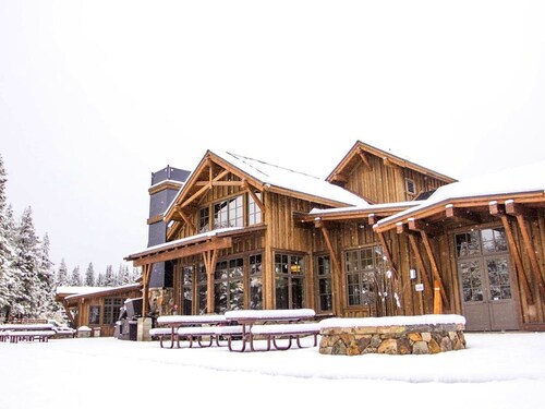 Gorgeous home on championship golf course with two en-suites in Tahoe Donner 
