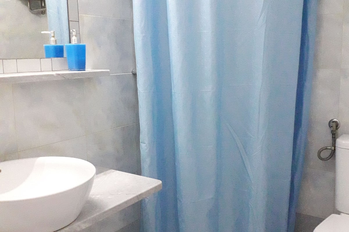 triple room | premium bedding, pillow-top beds, free wifi, bed sheets