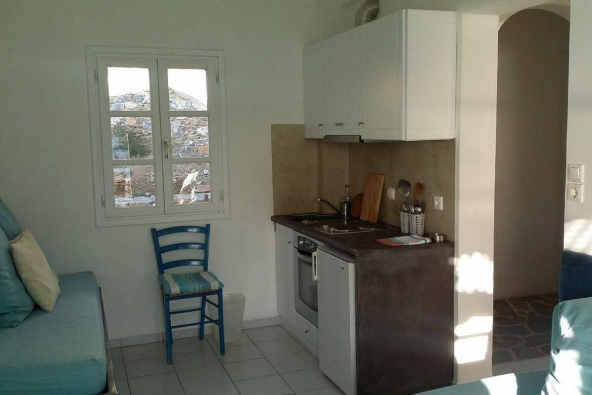 fridge, stovetop, cookware/dishes/utensils