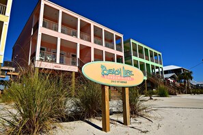 Exterior - Waves, Sand, and Fun in the Sun come join us for a great time.    🌞🍂 (Gulf Shores)