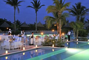 Indoor pool, 15 outdoor pools - TAO Modern Retreat (Akumal)