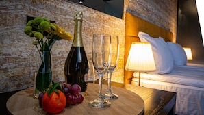 Chambre Double Supérieure, 1 grand lit et 1 canapé-lit