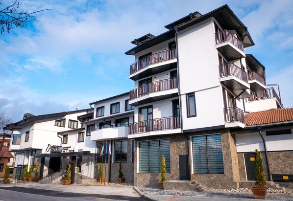 Front of property - evening/night - Riverside Boutique Hotel (Bansko)