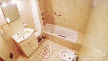Apartment, 1 Bedroom | Bathroom | Combined shower/bathtub, hair dryer, bidet, towels