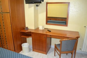 Minibar, wifi gratis y ropa de cama 