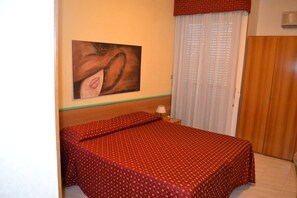 迷你吧、免費無線上網、床單