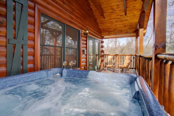 Outdoor spa tub