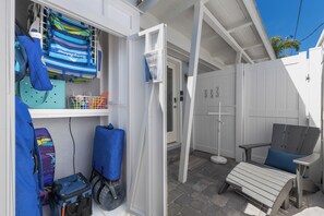 Property grounds - Perfect Local In Village,1 1/2 Block From #1 Beach In USA, Pool, Wifi, Sun & Fun (Siesta Key)