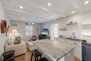 Interior - Perfect Local In Village,1 1/2 Block From #1 Beach In USA, Pool, Wifi, Sun & Fun (Siesta Key)