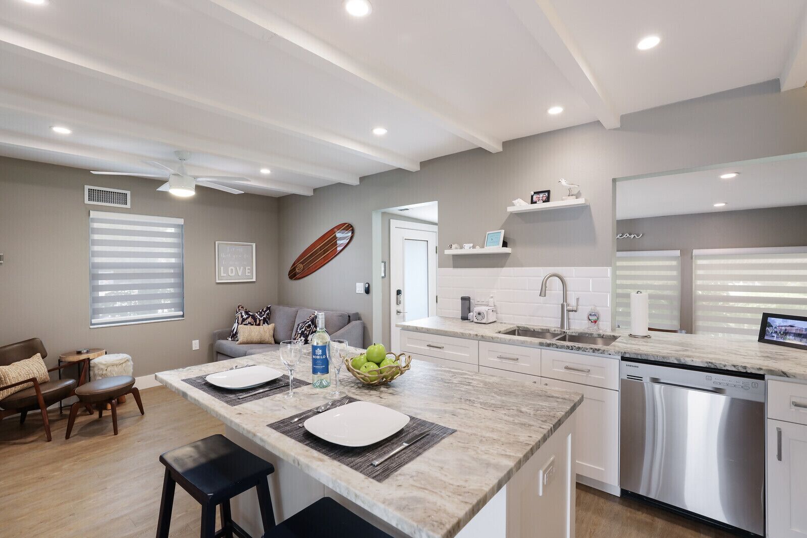 Perfect Local In Village,1 1/2 Block From #1 Beach In USA, Pool, Wifi, Sun & Fun
