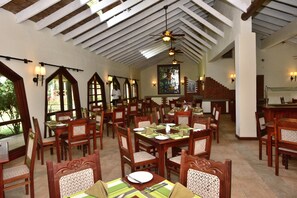 Breakfast, lunch, dinner served; local and international cuisine  - Hunters Lodge - Kiboko (Kiboko)