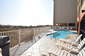 Una piscina cubierta