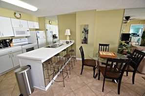 Fridge, microwave, oven, stovetop - 👣It's TIME y'all, Time to plan that beach getaway. Come enjoy our beautiful beaches 🏖️ (Orange Beach)
