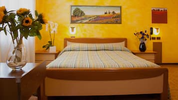 Triple Room | In-room safe, desk, free WiFi