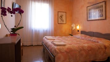 Double Room | In-room safe, desk, free WiFi