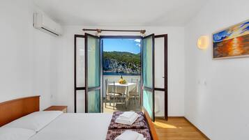 Apartment (Cico 5) | Iron/ironing board, free WiFi, bed sheets