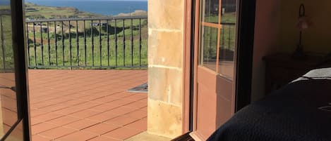 双人房 | 办公桌、笔记本电脑工作区、遮光窗帘、折叠床/加床(额外收费)