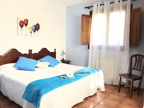 Double Room - Posada Mediavia (Santillana del Mar)