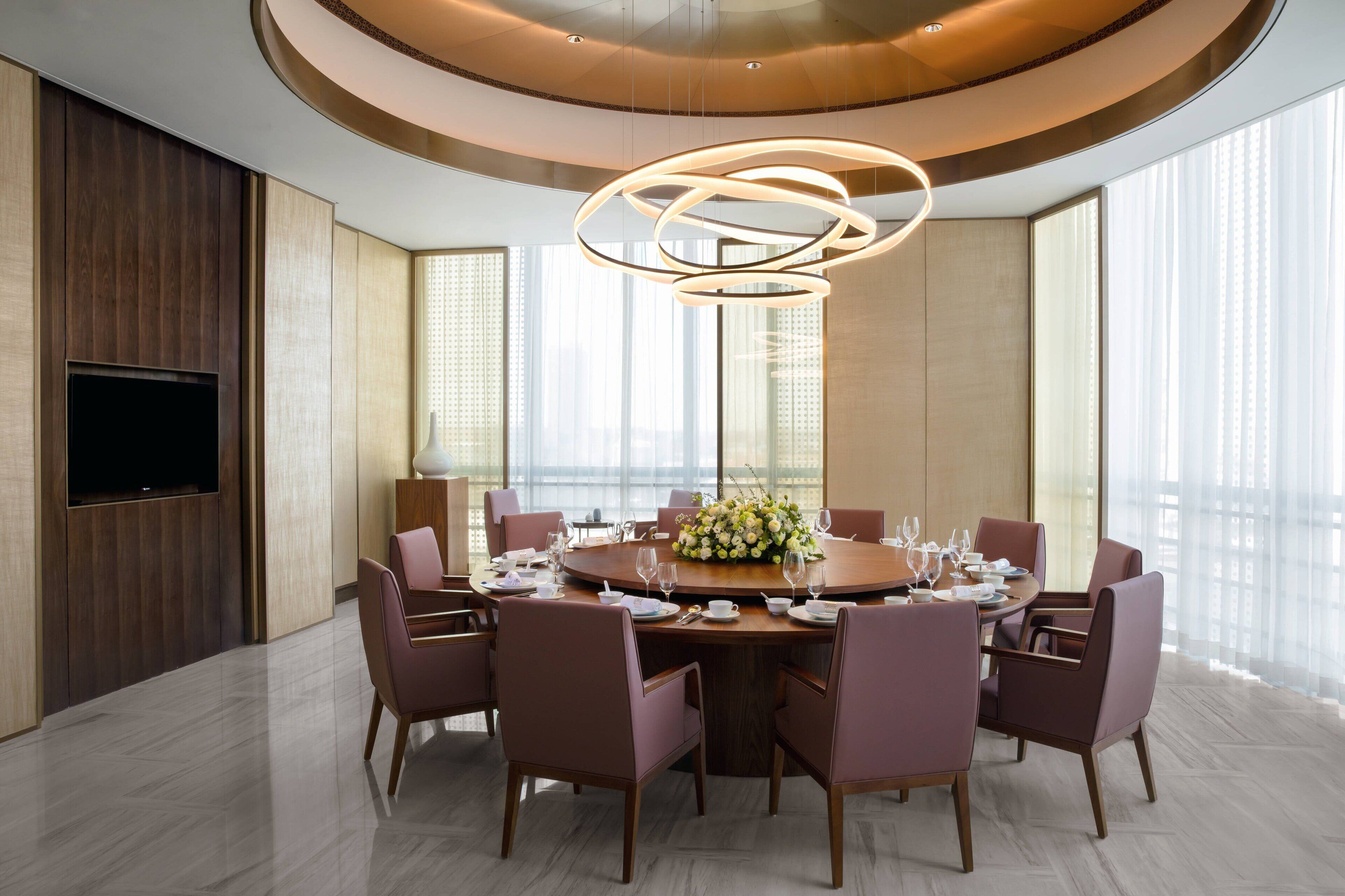 4 restaurants, breakfast, lunch, dinner served; asian cuisine