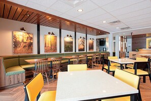 Free daily full breakfast - Fairfield Inn & Suites by Marriott Duluth Waterfront (Duluth)