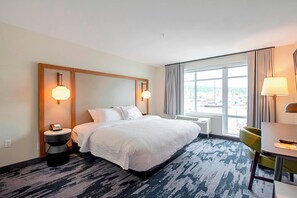 Pillowtop beds, desk, iron/ironing board, free WiFi - Fairfield Inn & Suites by Marriott Duluth Waterfront (Duluth)