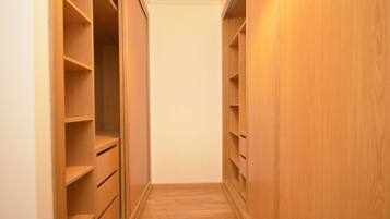 Deluxe Apartment, 3 Bedrooms, Kitchen | Room amenity