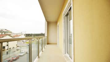 Deluxe Apartment, 2 Bedrooms, Kitchen | Balcony