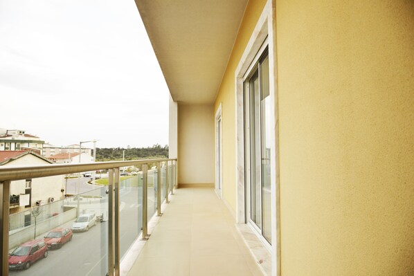 Deluxe Apartment, 2 Bedrooms, Kitchen | Balcony