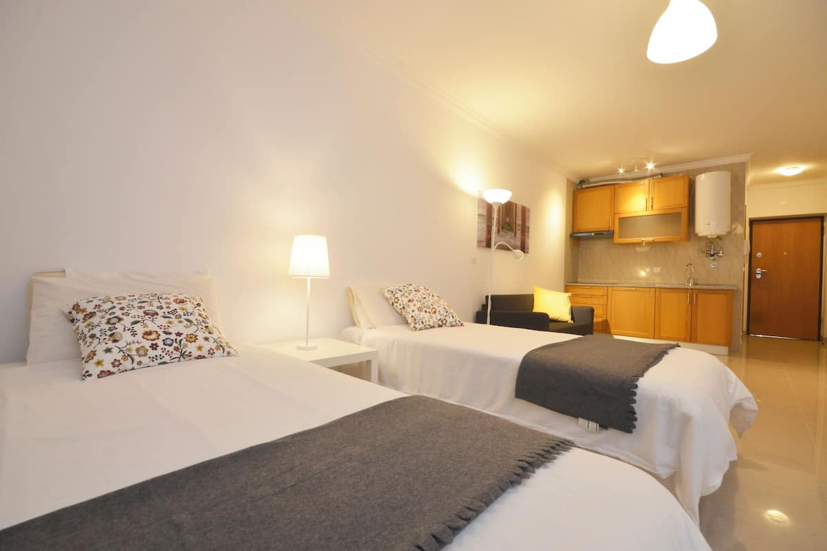 Rollaway beds, bed sheets