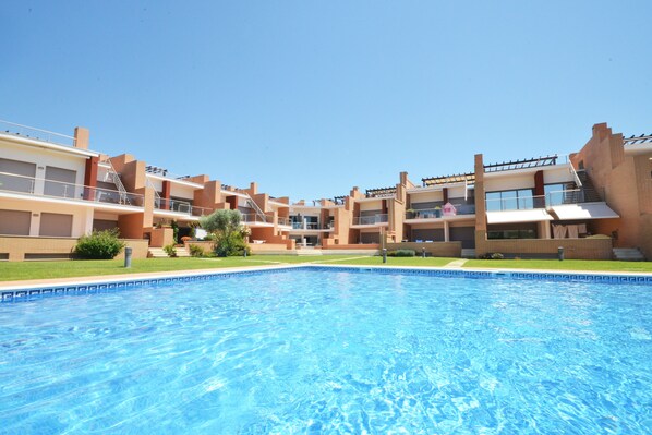 Kolam renang outdoor