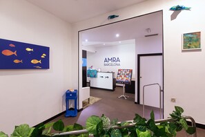 Flat-screen TV - Amra Barcelona Caspe (Barcelona)