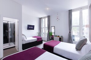 Premium bedding, in-room safe, individually decorated, desk - Amra Barcelona Caspe (Barcelona)