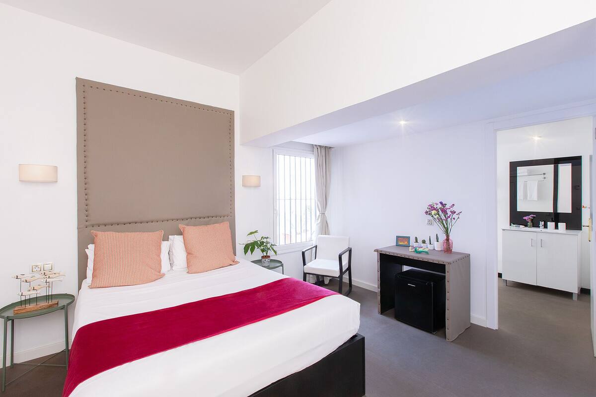 Large Double Room | Premium bedding, in-room safe, desk, laptop workspace
